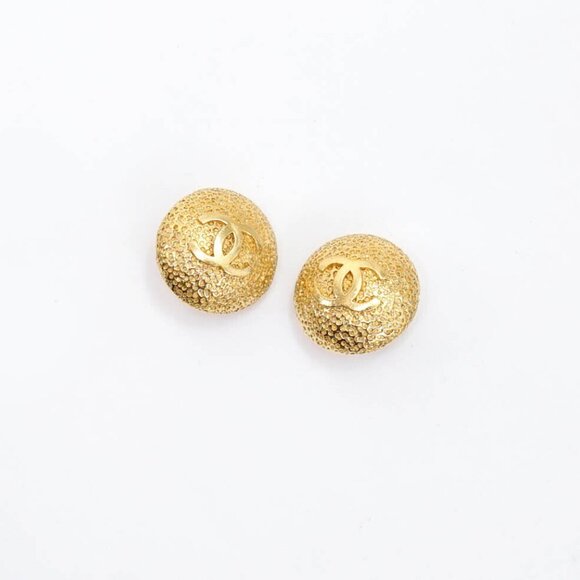 CHANEL CC Logos Round Clip-On Earrings Gold Tone 96P Auth #24031 - Picture 3 of 6